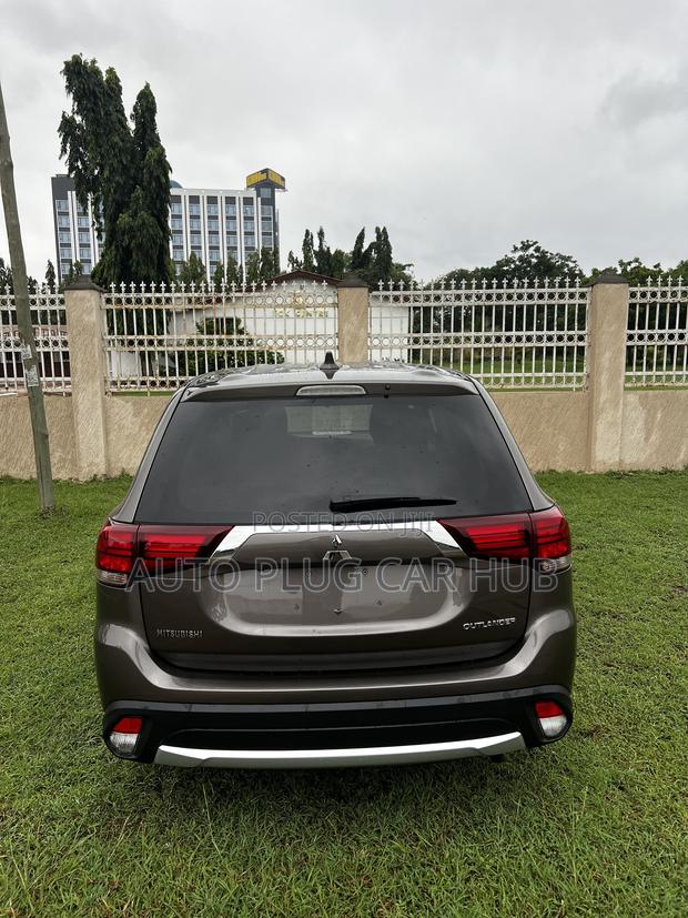Mitsubishi Outlander 2018 Brown