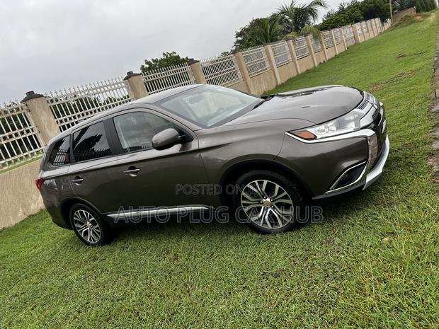 Mitsubishi Outlander 2018 Brown
