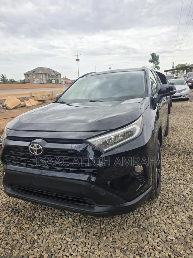 Toyota RAV4 XLE AWD 2019 Black