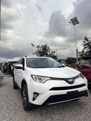 Toyota RAV4 XLE AWD (2.5L 4cyl 6A) 2017 White for sale