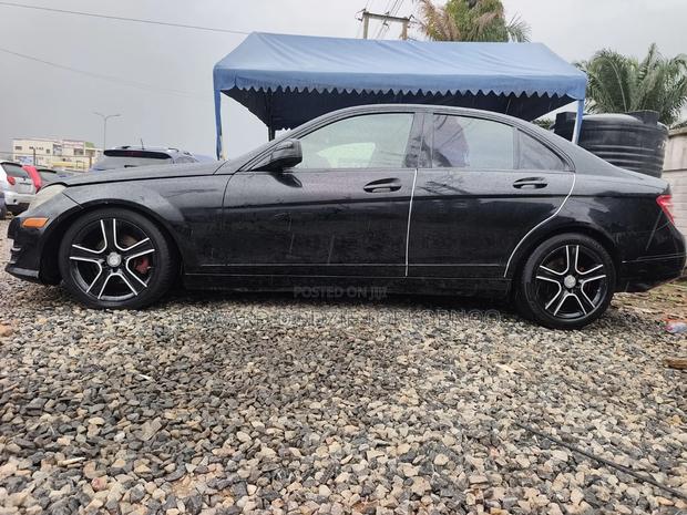 Mercedes-Benz C300 2009 Black