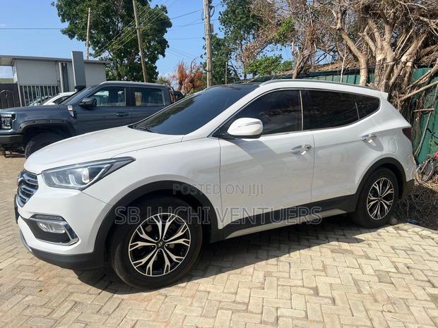 Hyundai Santa Fe 2017 White