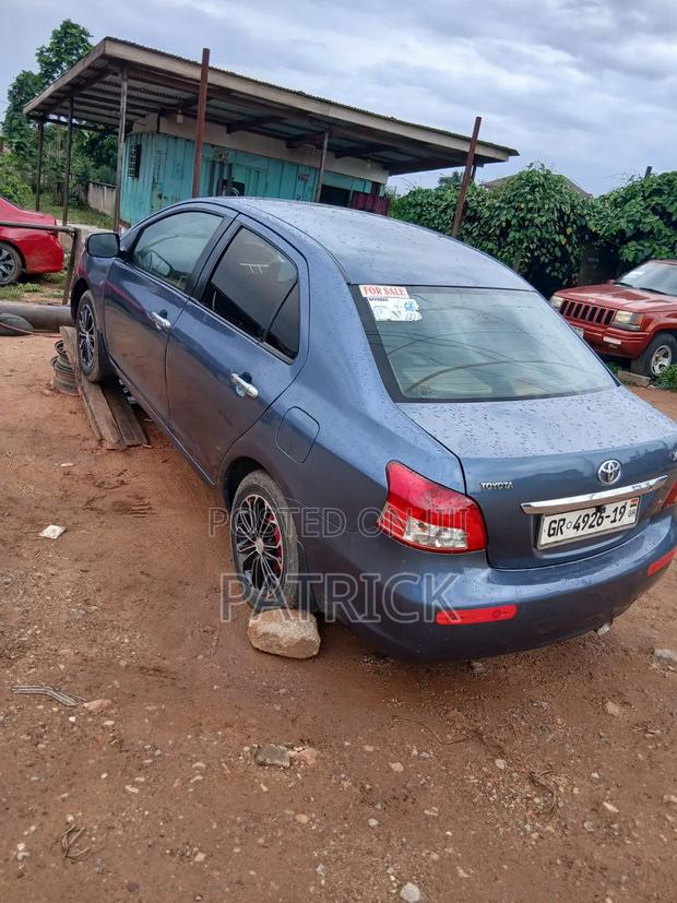 Toyota Yaris Base Sedan 4dr 2010 Blue