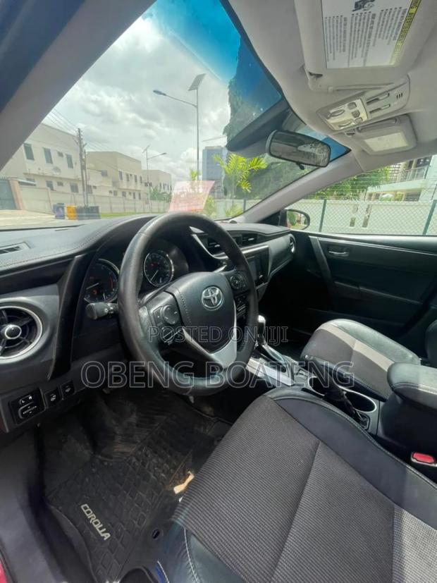 Toyota Corolla SE (1.8L 4cyl 2A) 2018 Red