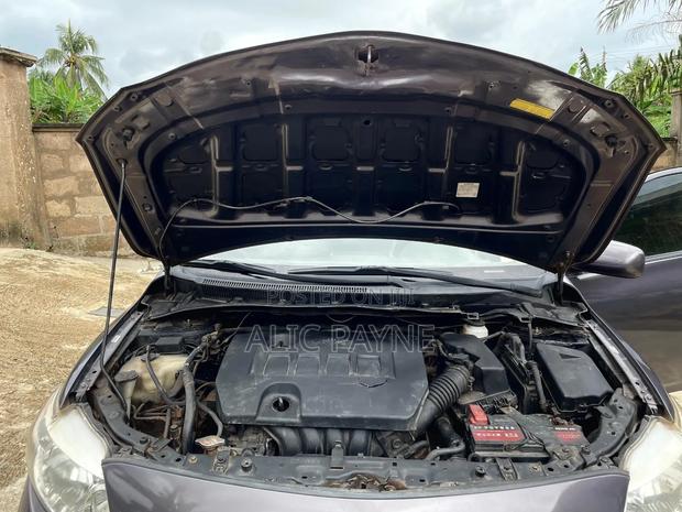Toyota Corolla LE 4dr Sedan (1.8L 4cyl 4A) 2010 Gray
