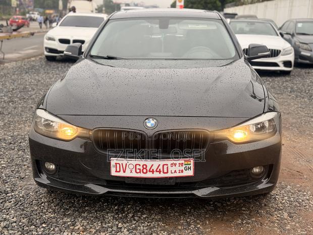 BMW 320i Sedan RWD 2015 Black