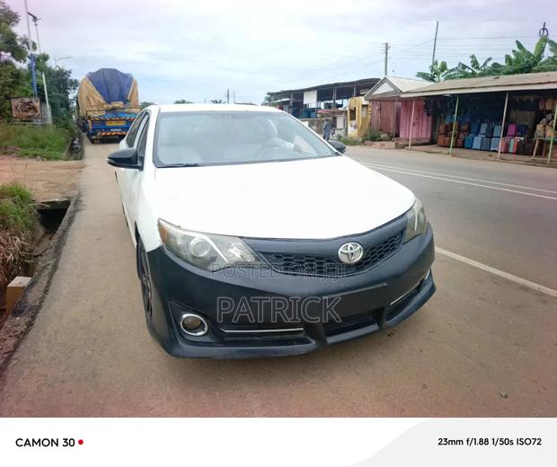 Toyota Camry SE 4dr Sedan (2.5L 4cyl 6A) 2013 White