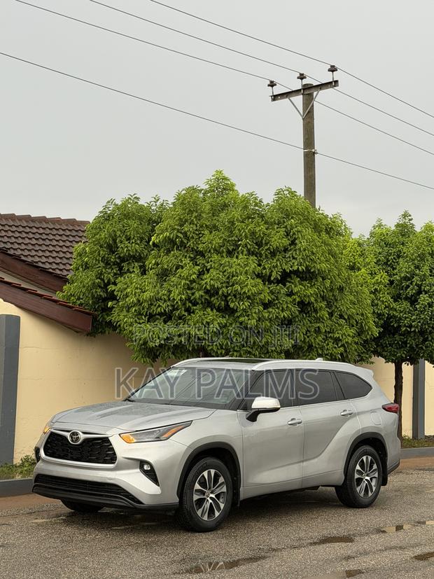 Toyota Highlander XLE AWD 2024 Silver