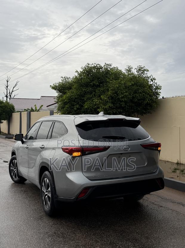 Toyota Highlander XLE AWD 2024 Silver