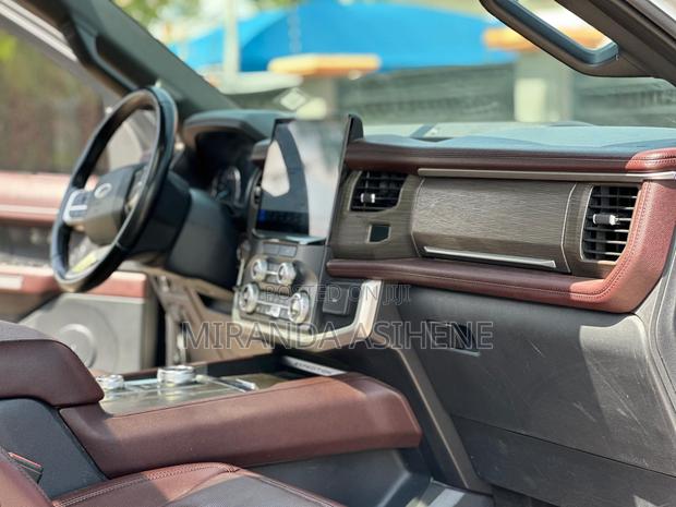Ford Expedition 2022 White