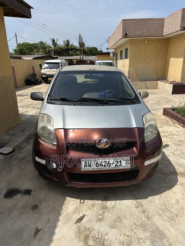 Toyota Vitz 1.5 FWD 5dr 2010 Silver