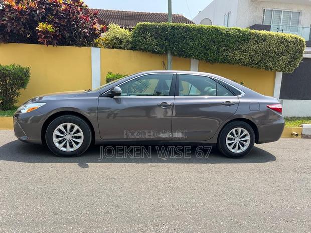 Toyota Camry LE 4dr Sedan (2.5L 4cyl 6A) 2016 Gray