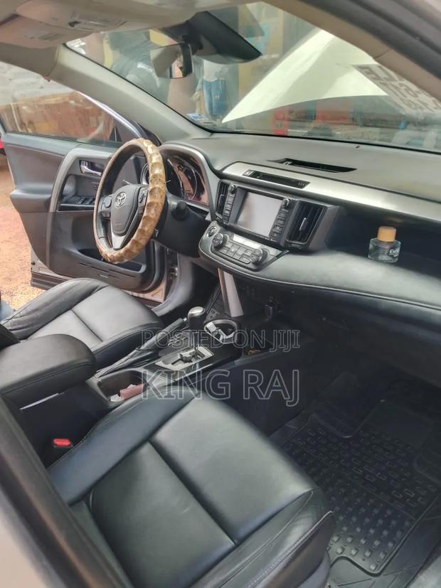 Toyota RAV4 Limited 4dr SUV (2.5L 4cyl 6A) 2018 Silver