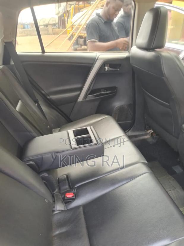 Toyota RAV4 Limited 4dr SUV (2.5L 4cyl 6A) 2018 Silver