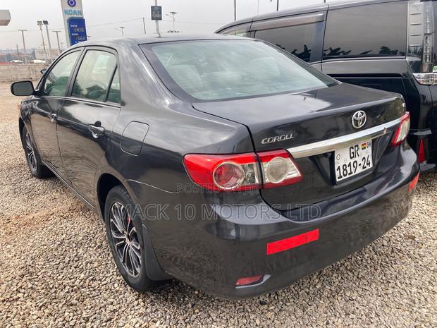 Toyota Corolla LE 4dr Sedan (1.8L 4cyl 4A) 2013 Gray