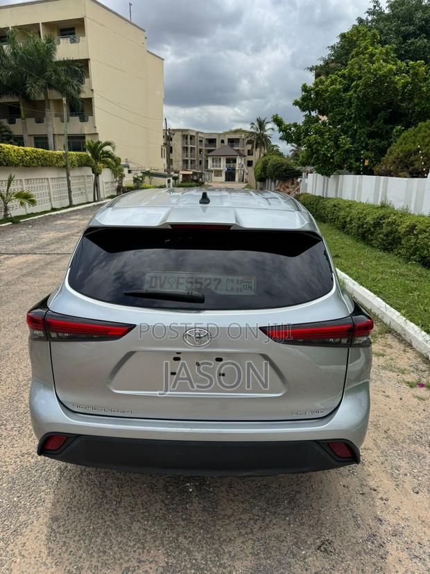 Toyota Highlander 2022 Silver