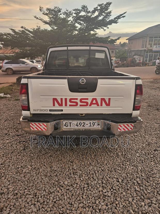 Nissan Hardbody 2019 White
