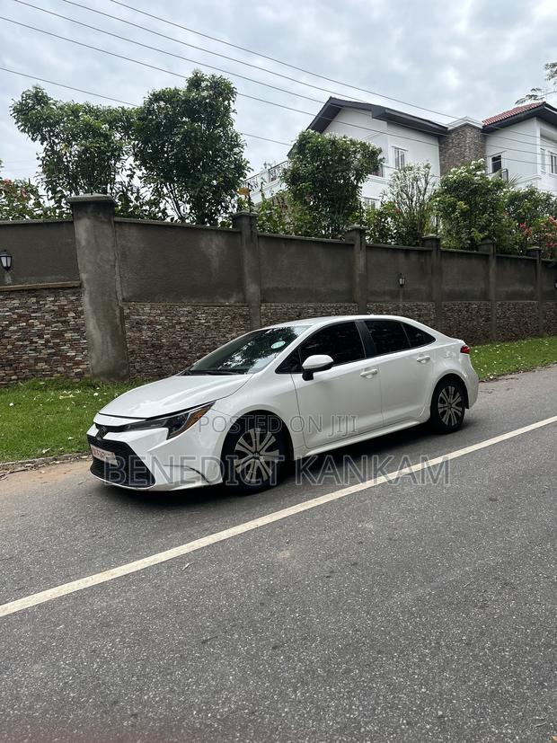 Toyota Corolla LE 2021 White