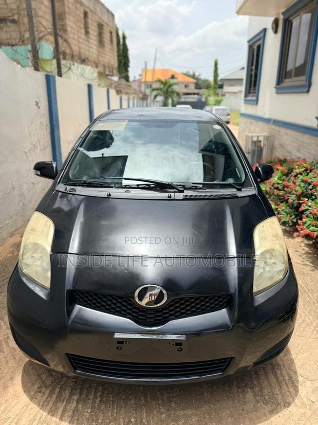 Toyota Vitz 2010 Black