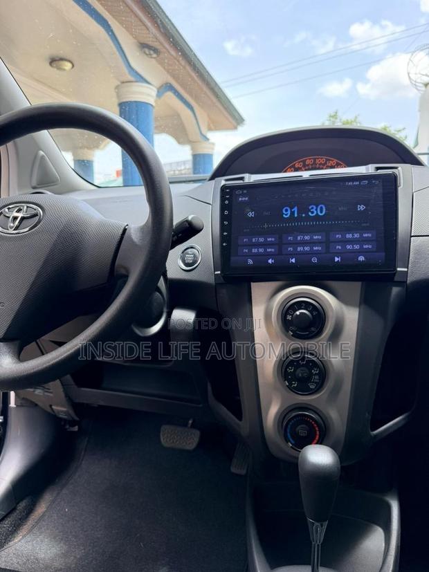 Toyota Vitz 2010 Black