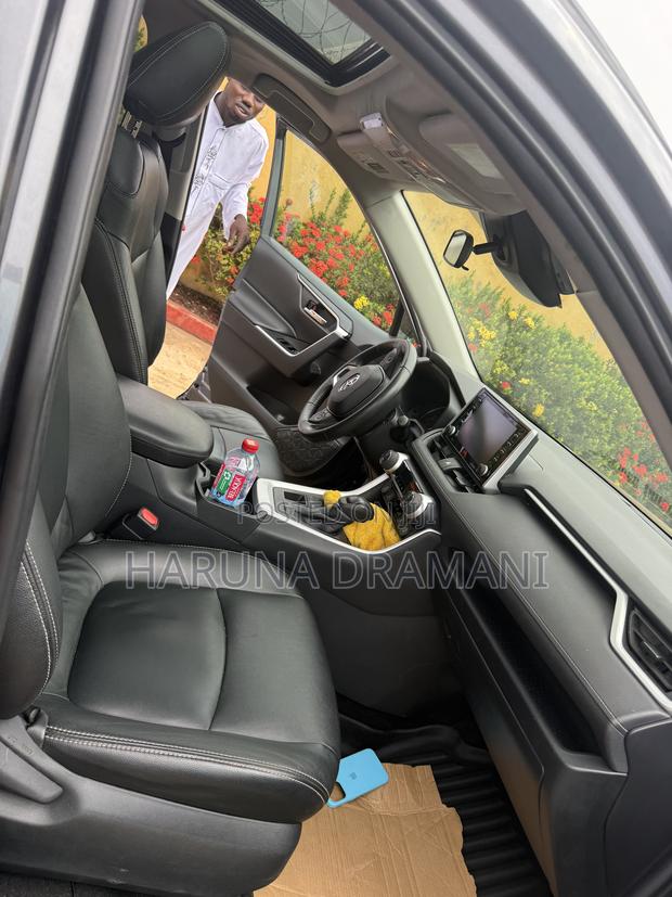 Toyota RAV4 XLE 2021