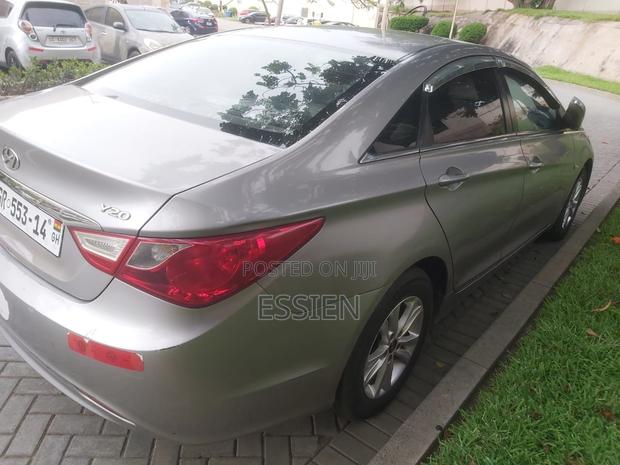 Hyundai Sonata Limited 2.0T Sedan (2.0L 4cyl 6A) 2011 Gray