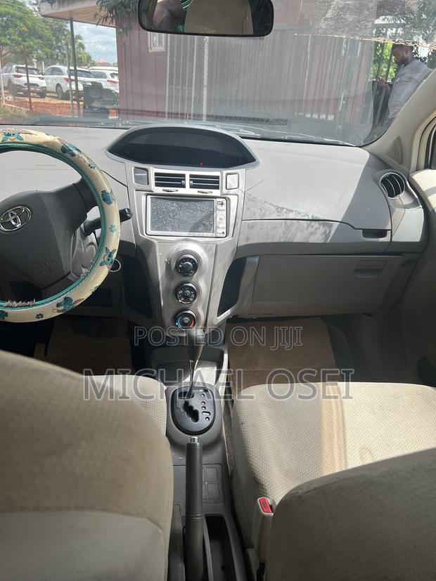 Toyota Vitz 1.3 AWD 5dr 2010 Silver