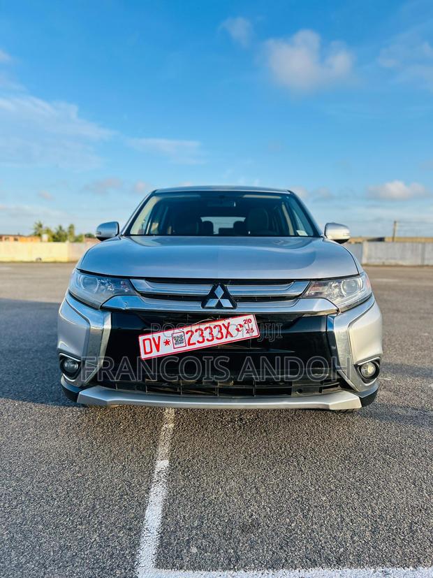 Mitsubishi Outlander SE FWD 2017 Silver