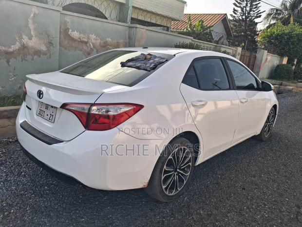 Toyota Corolla 2015 White