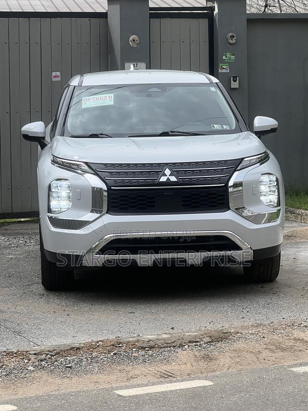 Mitsubishi Outlander SEL Launch Edition 2022 White