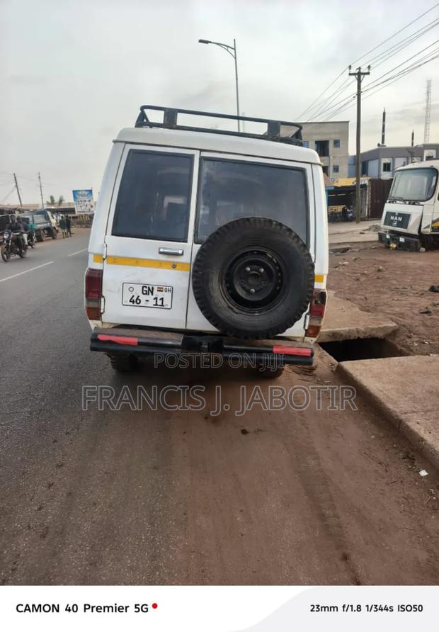 Toyota Land Cruiser 2011 White