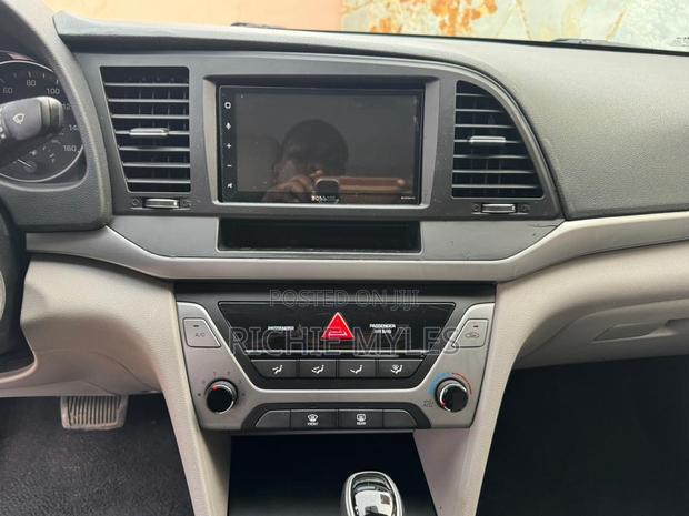 Hyundai Elantra 2017 Silver