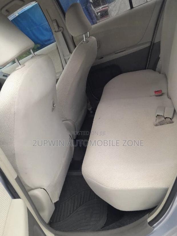 Toyota Vitz 2010 Silver