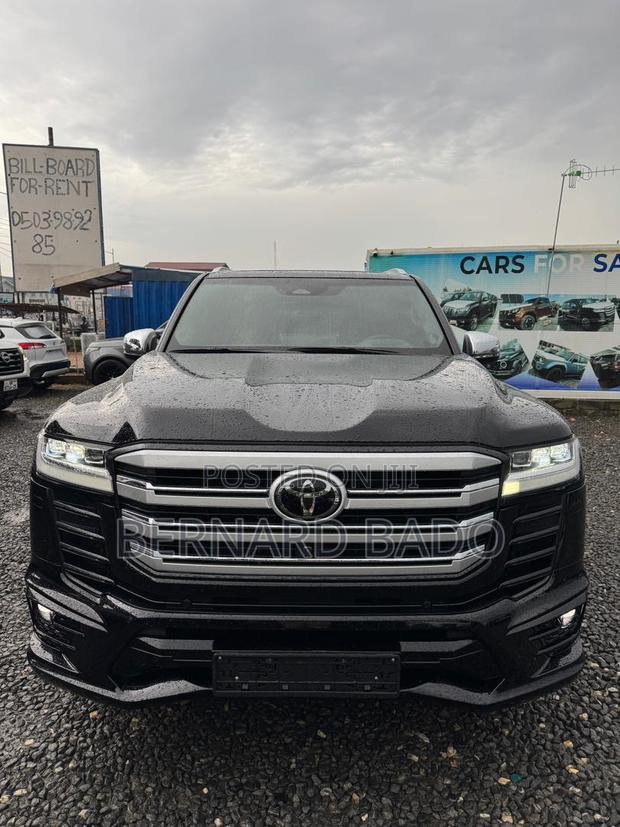 Toyota Land Cruiser LC300 2025 Black