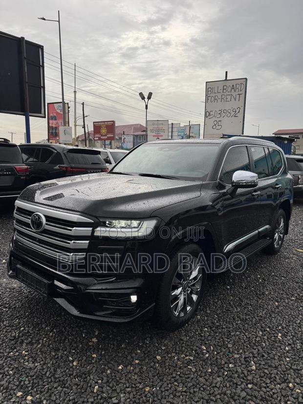 Toyota Land Cruiser LC300 2025 Black