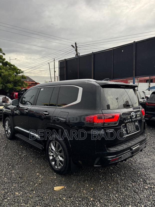 Toyota Land Cruiser LC300 2025 Black