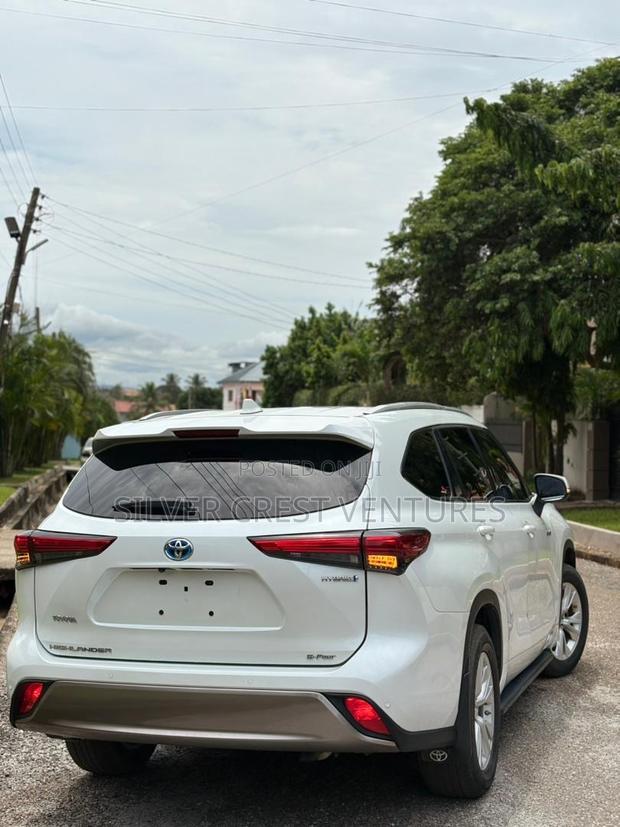 Toyota Highlander XLE 2021 White