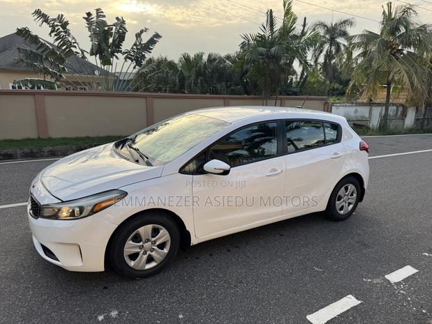 Kia Forte EX Hatchback 2017 White