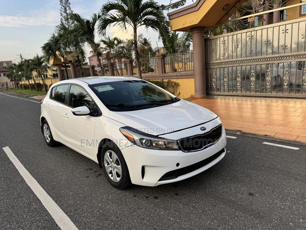 Kia Forte EX Hatchback 2017 White