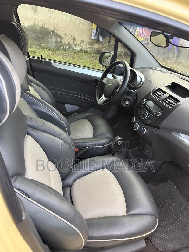 Chevrolet Spark 1LT 4dr Hatchback (1.2L 4cyl CVT) 2014 Yellow