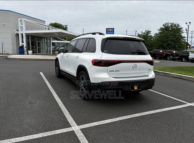 Mercedes-Benz EQB 300 4MATIC 2024 White