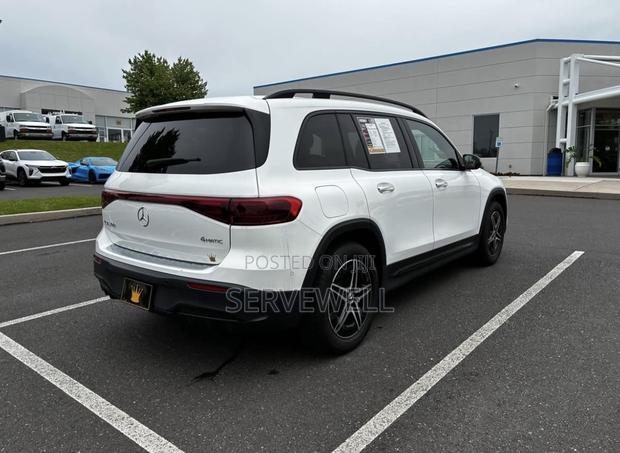 Mercedes-Benz EQB 300 4MATIC 2024 White