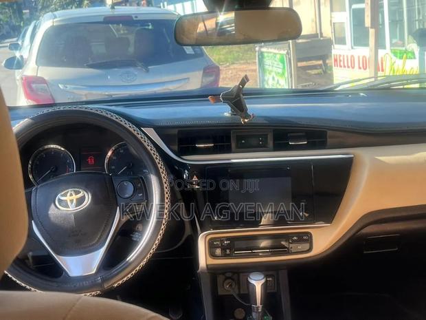 Toyota Corolla LE (1.8L 4cyl 2A) 2018 Green