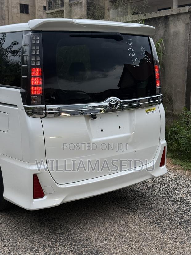 Toyota Voxy 2015 White