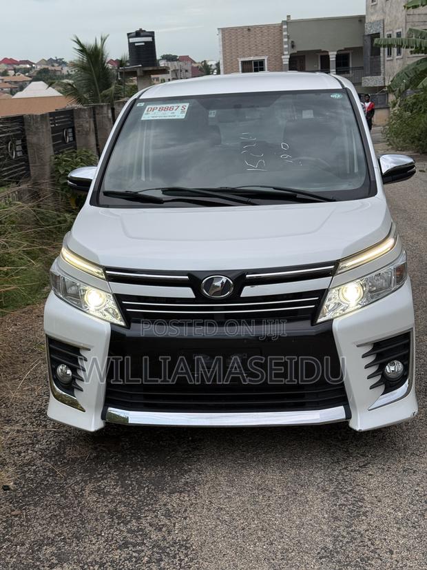 Toyota Voxy 2015 White