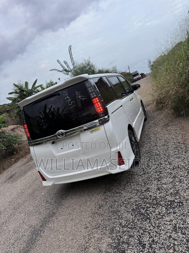 Toyota Voxy 2015 White