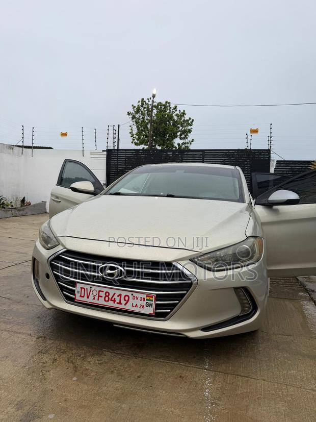Hyundai Elantra SE Sedan FWD (2.0L 4cyl 6M) 2017 Gold