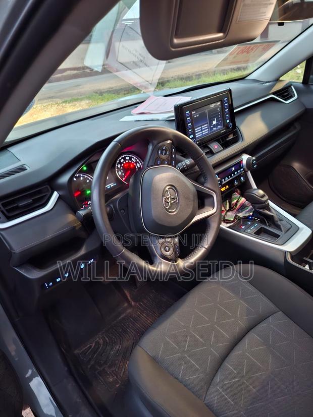 Toyota RAV4 XLE Premium AWD 2023 Gray