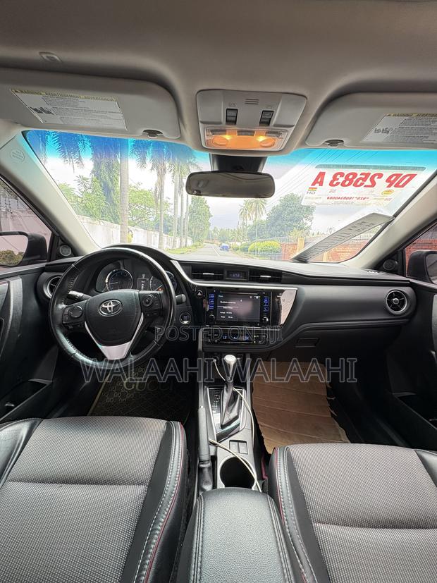 Toyota Corolla SE Special Edition 4dr Sedan (1.8L 4cyl CVT) 2017 Silver