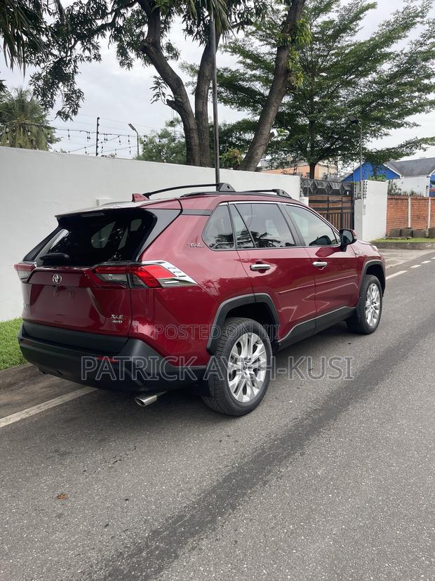 Toyota RAV4 XLE Premium AWD 2024 Red